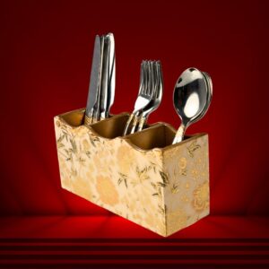 Simple yet stylish, the Ivory 3-pocket holder is made for tidy tabletops. Great for daily use and easy to pair with any collection.